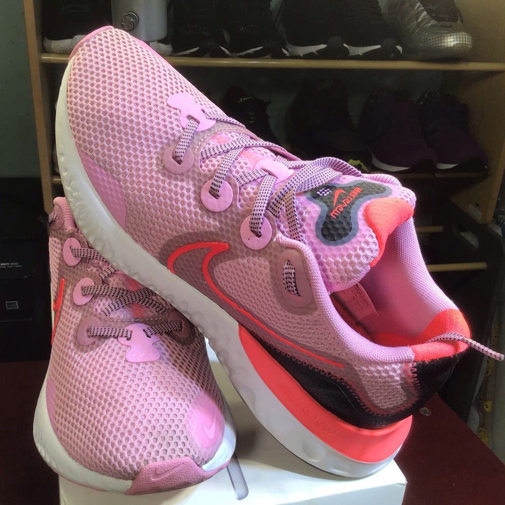 NIKE Women's Renew Run Running Shoe.